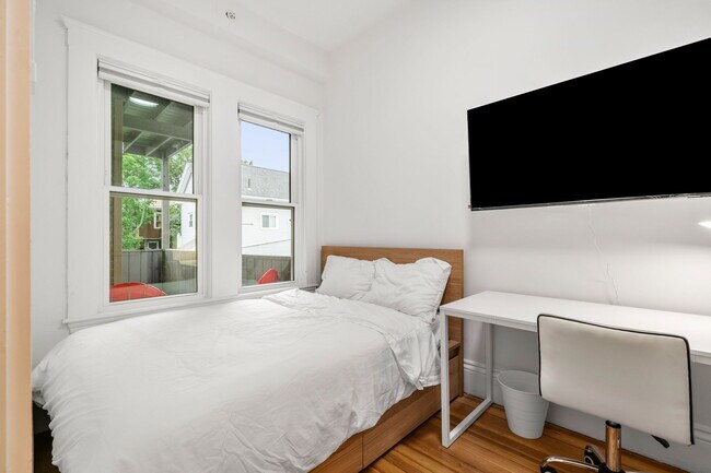18 Benedict St