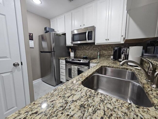 208 Westlake Ct