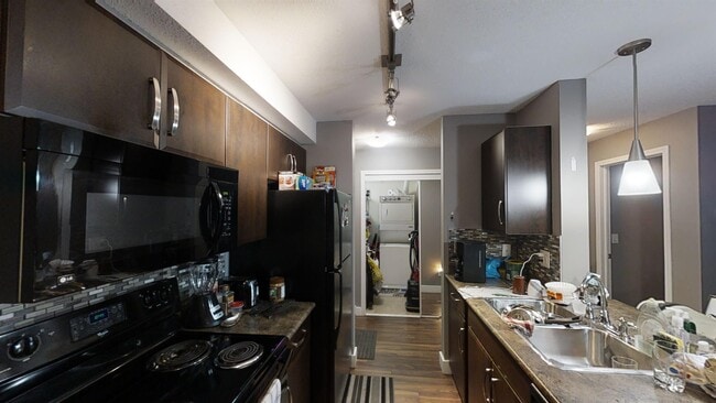 Photo - 9124-9196 96 Ave