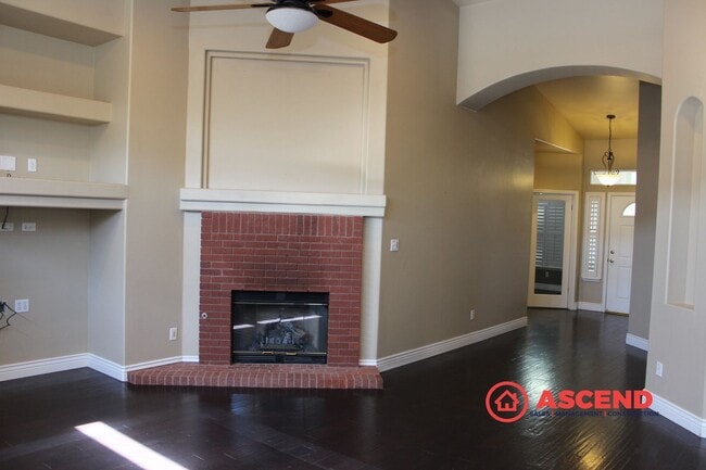 Photo - Beautiful 4 Bed / 2 Bath Home in Desirable Seven Oaks Community!
