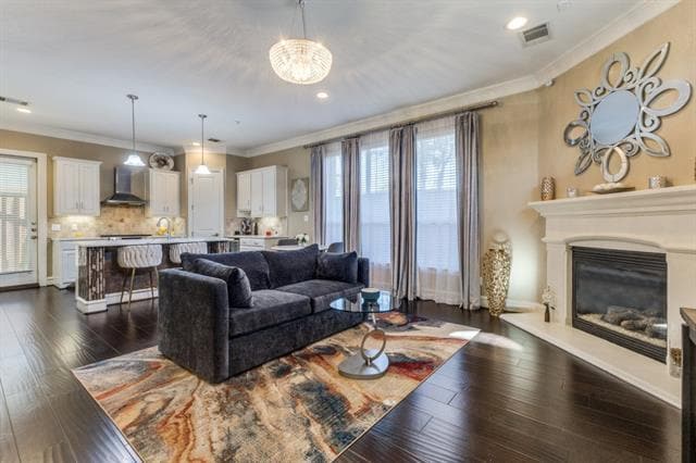 Photo - 4931 Homer St