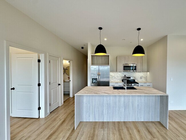 Photo - 6340 W Belmont Ave Unit 103