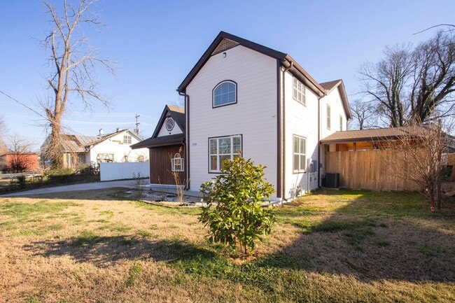 Photo - 239 E Bledsoe St