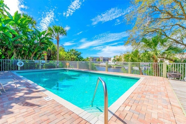 5551 Executive Dr