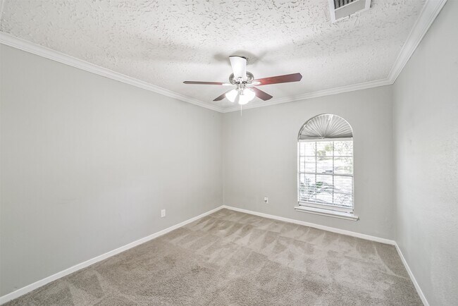 Photo - 22203 Fincastle Dr