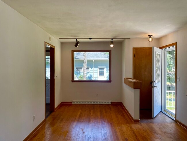 Photo - 302 N Meadow Ln