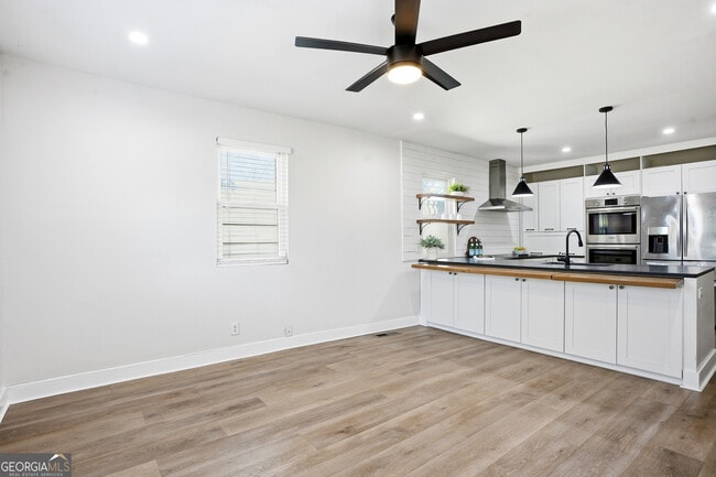 Photo - 310 Patterson Ave SE