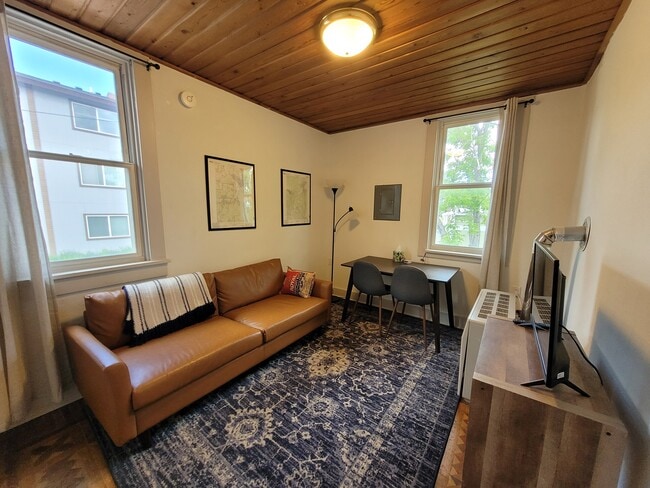 Building Photo - 12 S Ewing St Unit 2 Rental