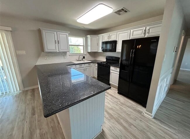 Photo - 8287 Benjamin St