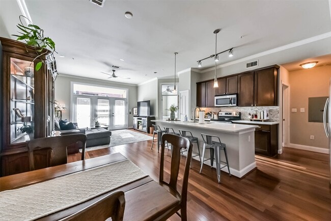 Building Photo - 300 St Joseph Pkwy Unit 103