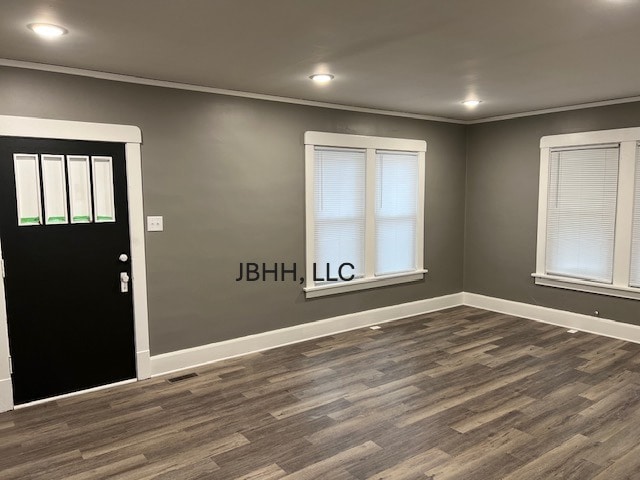 Living room - 2821 N Avalon Pl