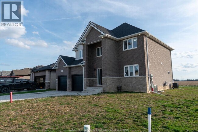 Photo - 74 Dundee Dr
