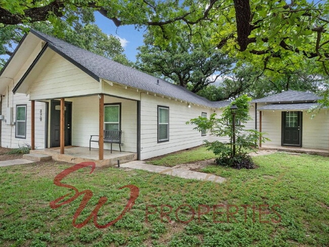 Photo - Fantastic 3 or 4 bedroom open and bright home!