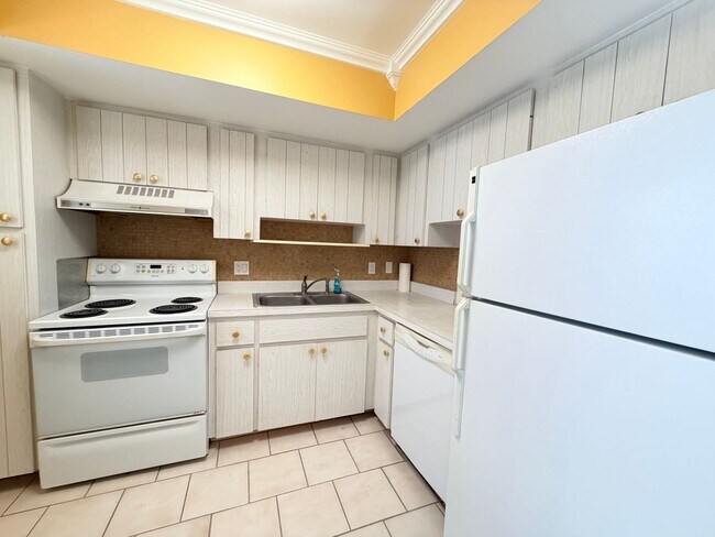 Photo - 1/1 CONDO 55 + COMMUNITY - GLEN OAKS, CLOSE TO DOWNTOWN SRQ!