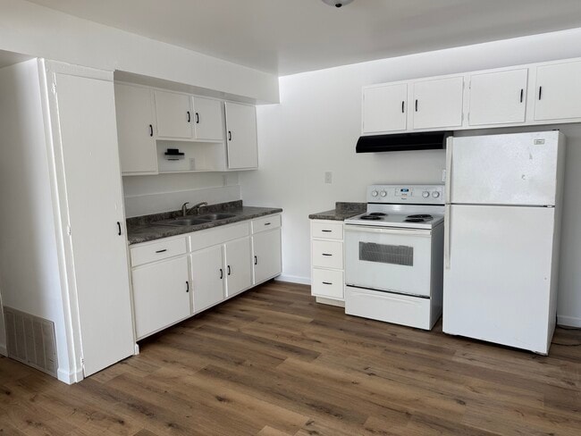 Photo - 673 W Factory St Unit 2