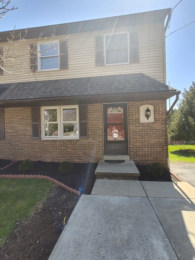 Building Photo - 110 Froelich Ave Rental