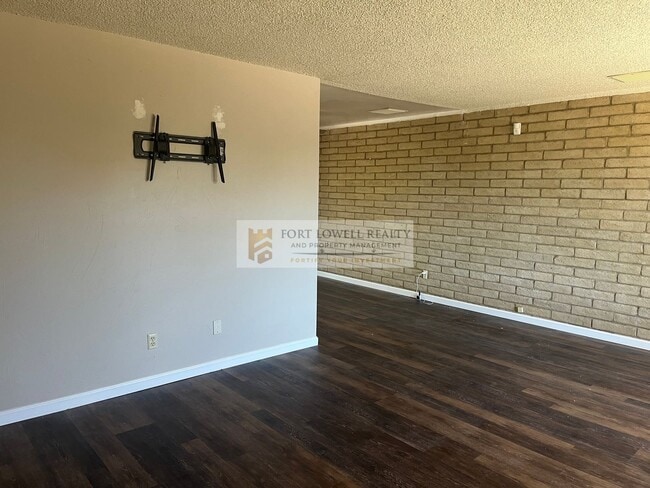 Photo - Beautiful 3 bedroom 2 bathroom with washer...
