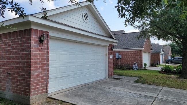Photo - 7211 Foxwalk Ln