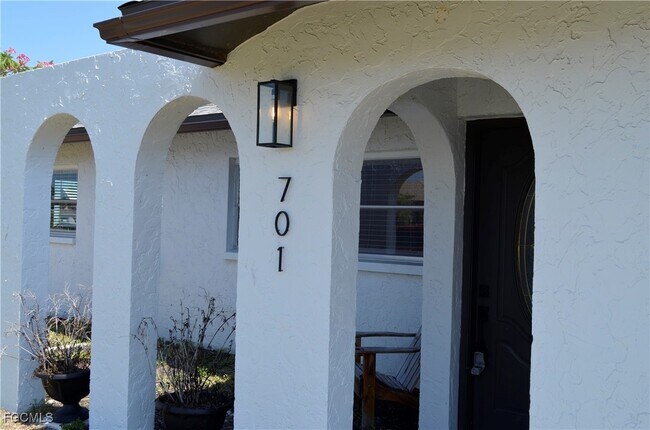 Photo - 701 SE 36th St