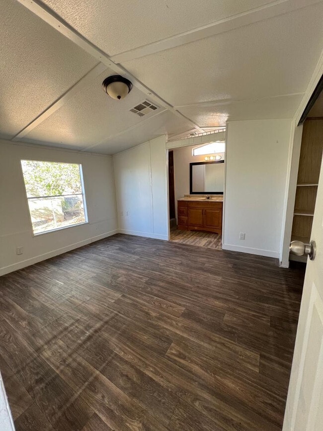 Photo - 5811 N Fuchsia St