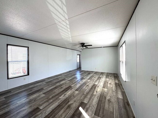 Building Photo - 16206 Wood Dr