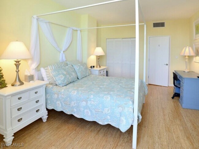 Building Photo - 4001 Gulf Shore Blvd N Unit PH-4