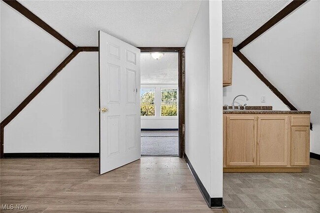 Photo - 3557 W 32nd St