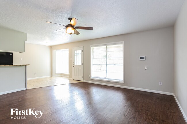 Photo - 2111 Savanna Ct N