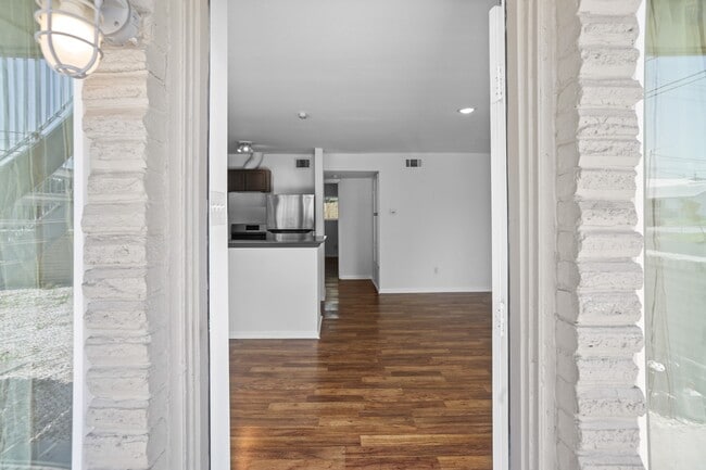 Photo - 1408 Hughes St Unit 4