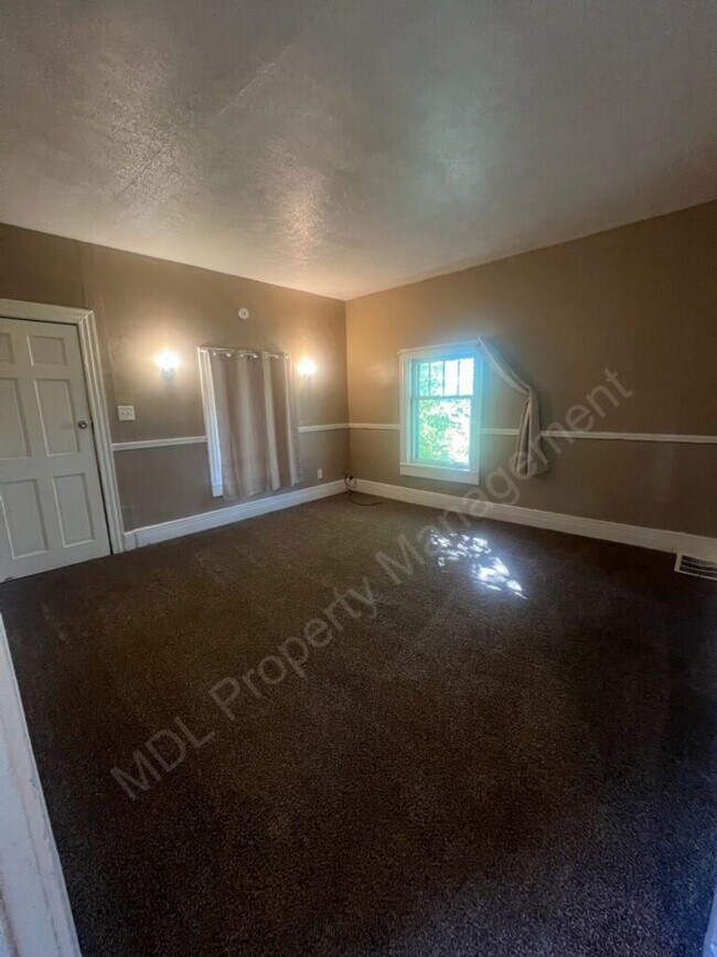 Photo - 707 N Woodbridge St Unidad 2