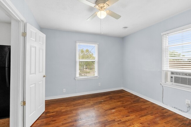 Photo - 319 Moody St