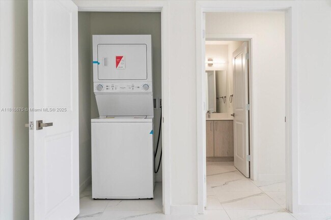 Photo - 420 SW 7th Ave Unit 301