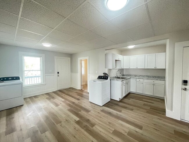 Building Photo - 551 Somerville St Unit 3rd Floor