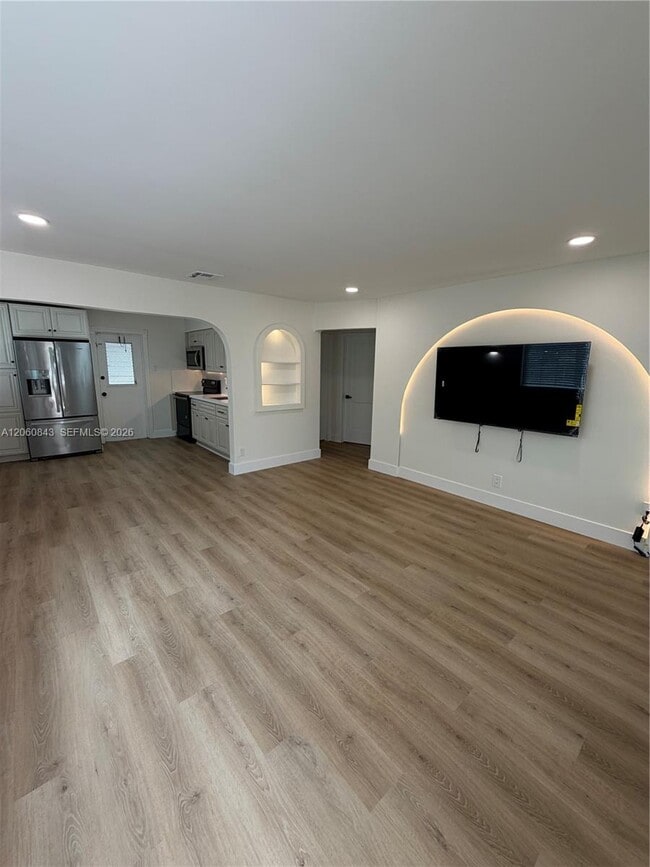 Building Photo - 708 SW 7th Ave Unit 1