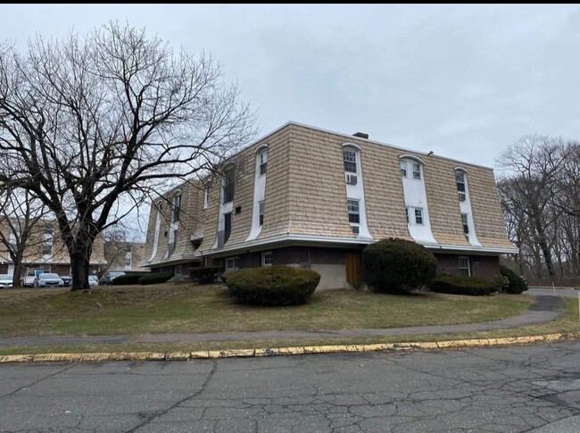 Photo - 1172 Middle Turnpike W Condo
