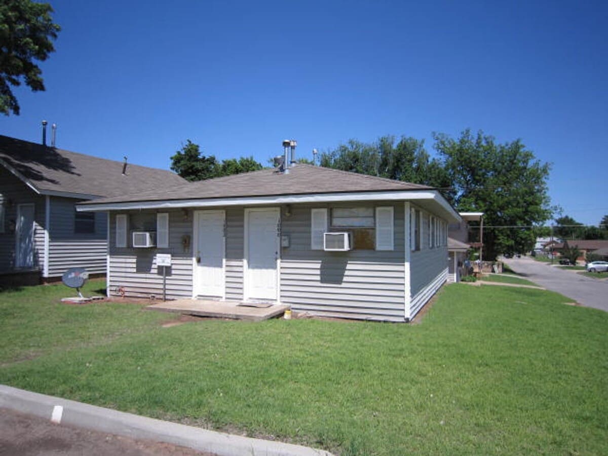 1 bedroom, 1 bath duplex across from SWOSU - 1 bedroom, 1 bath duplex across from SWOSU