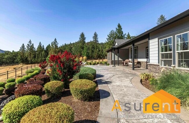 Photo - Peaceful Country Living- 3 Bedroom- 3 Full Bathroom Home in Rogue River