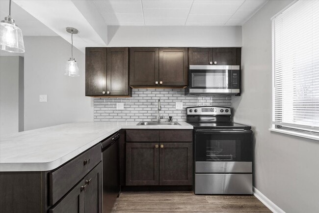 2 BR 1 Bath Premium - Renovated - 925 Sq ft - 1st floor