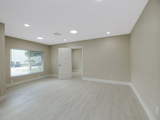 Photo - 5306 Windswept Ln