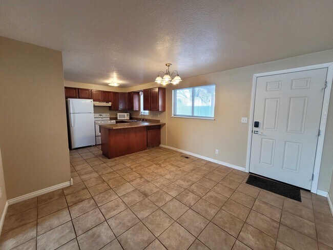 Photo - 125 W 1100 N