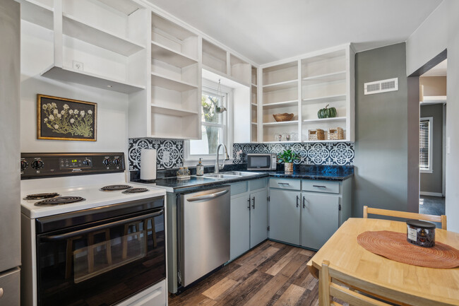 Kitchen - 1060 17th St NE Casa