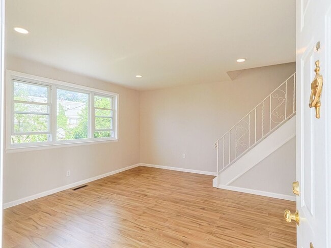 Photo - 1826 Tomlinson Rd