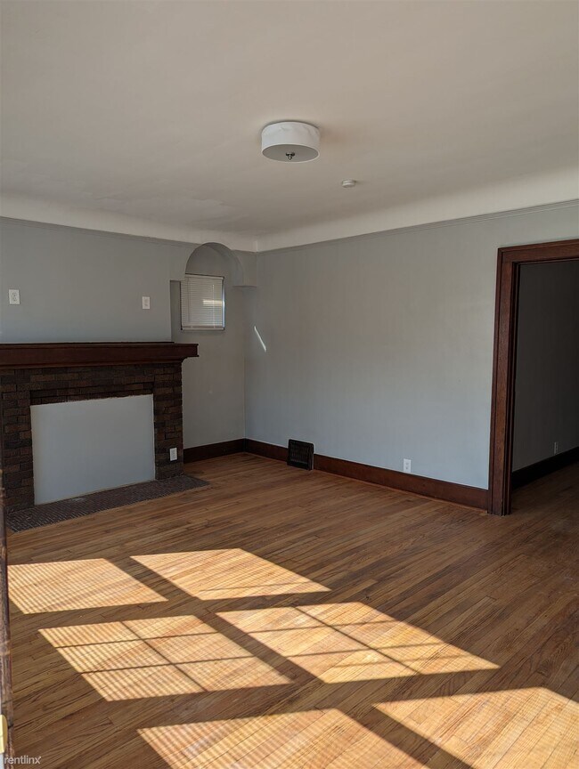 Photo - 5 br, 2 bath House - 1709 Central St