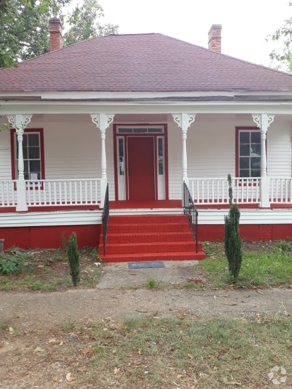 Building Photo - 310 Cedar St Rental