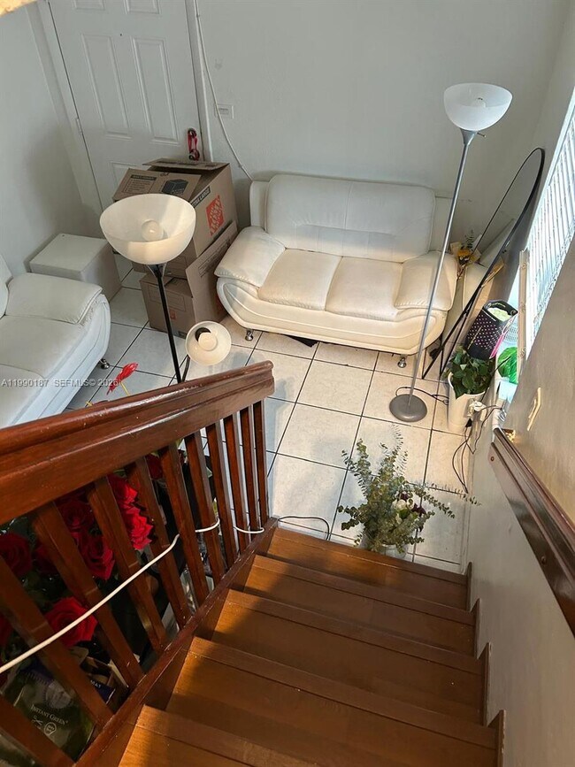 Photo - 11 SW 32nd Ave Unit 4