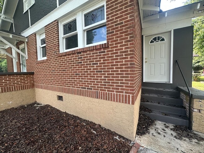 Photo - 1536 Woodstock Ave