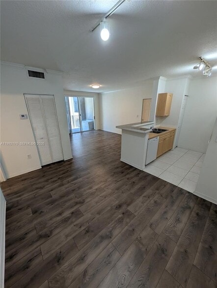Photo - 6831 SW 44th St Unidad 203