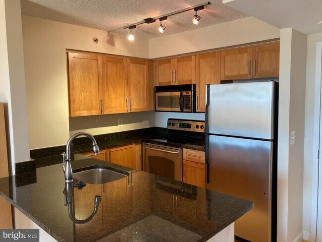 Photo - 7500 Woodmont Ave Unidad S905