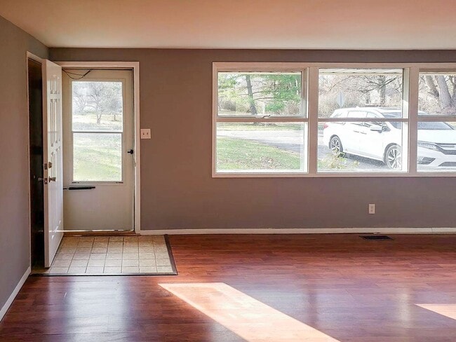 Photo - For Rent: 3 Bedroom Home with a Sunroom and Garage! Nice yard!