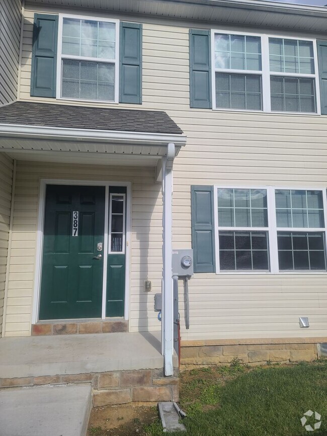 Building Photo - 3 Bedroom Townhome for Rent in Waynesboro